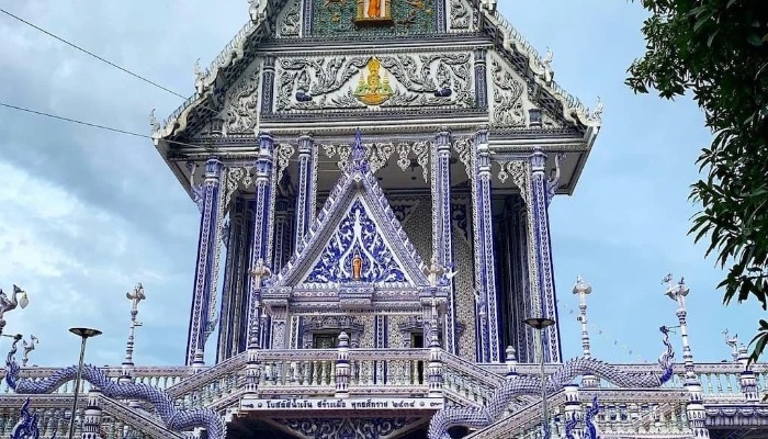 В ПОИСКАХ САПФИРОВ