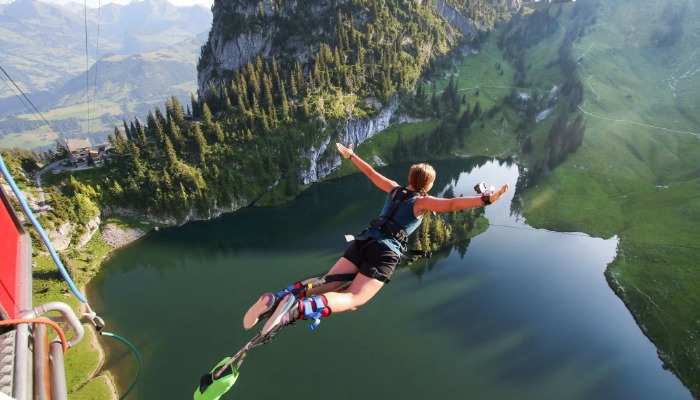 ПРЫЖОК С ТАРЗАНКИ - BUNGY JUMP